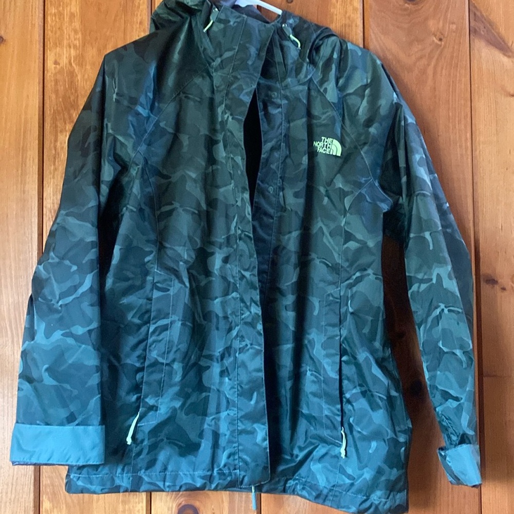 North face camo rainjacket